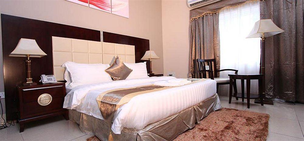 Grandbee Suites Ikeja Exterior foto