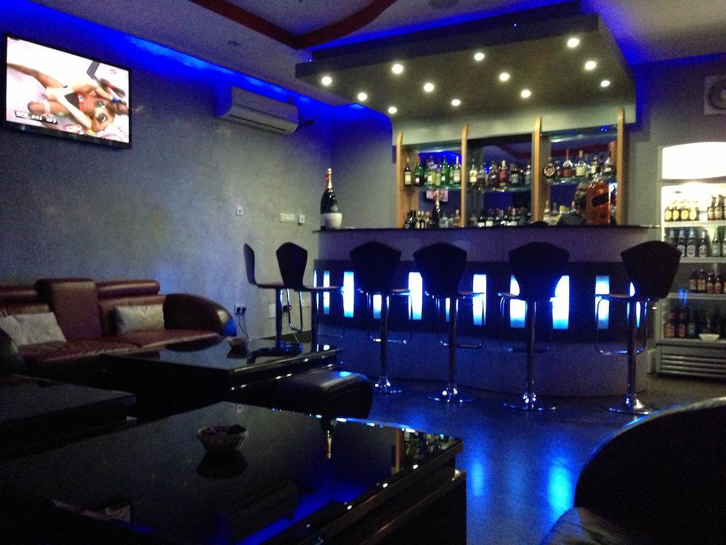 Grandbee Suites Ikeja Exterior foto