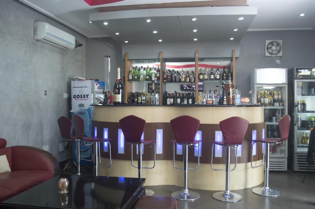 Grandbee Suites Ikeja Exterior foto
