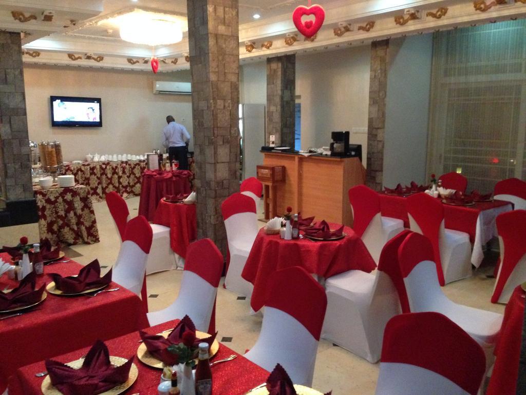 Grandbee Suites Ikeja Exterior foto