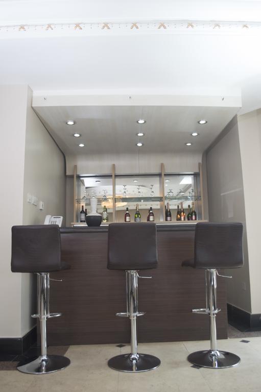 Grandbee Suites Ikeja Exterior foto