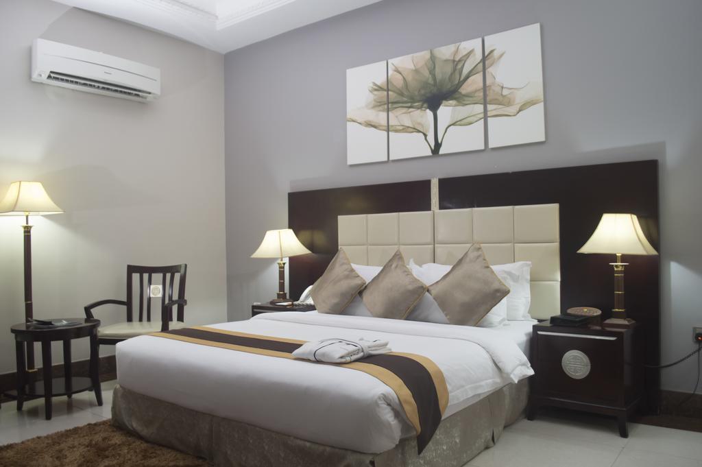 Grandbee Suites Ikeja Exterior foto