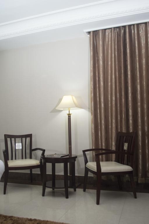 Grandbee Suites Ikeja Exterior foto