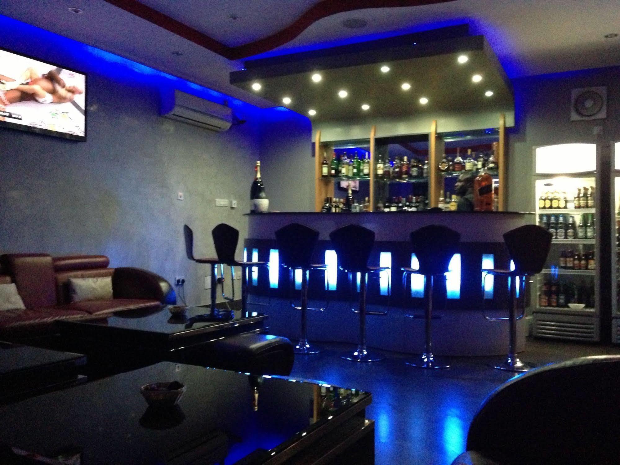 Grandbee Suites Ikeja Exterior foto