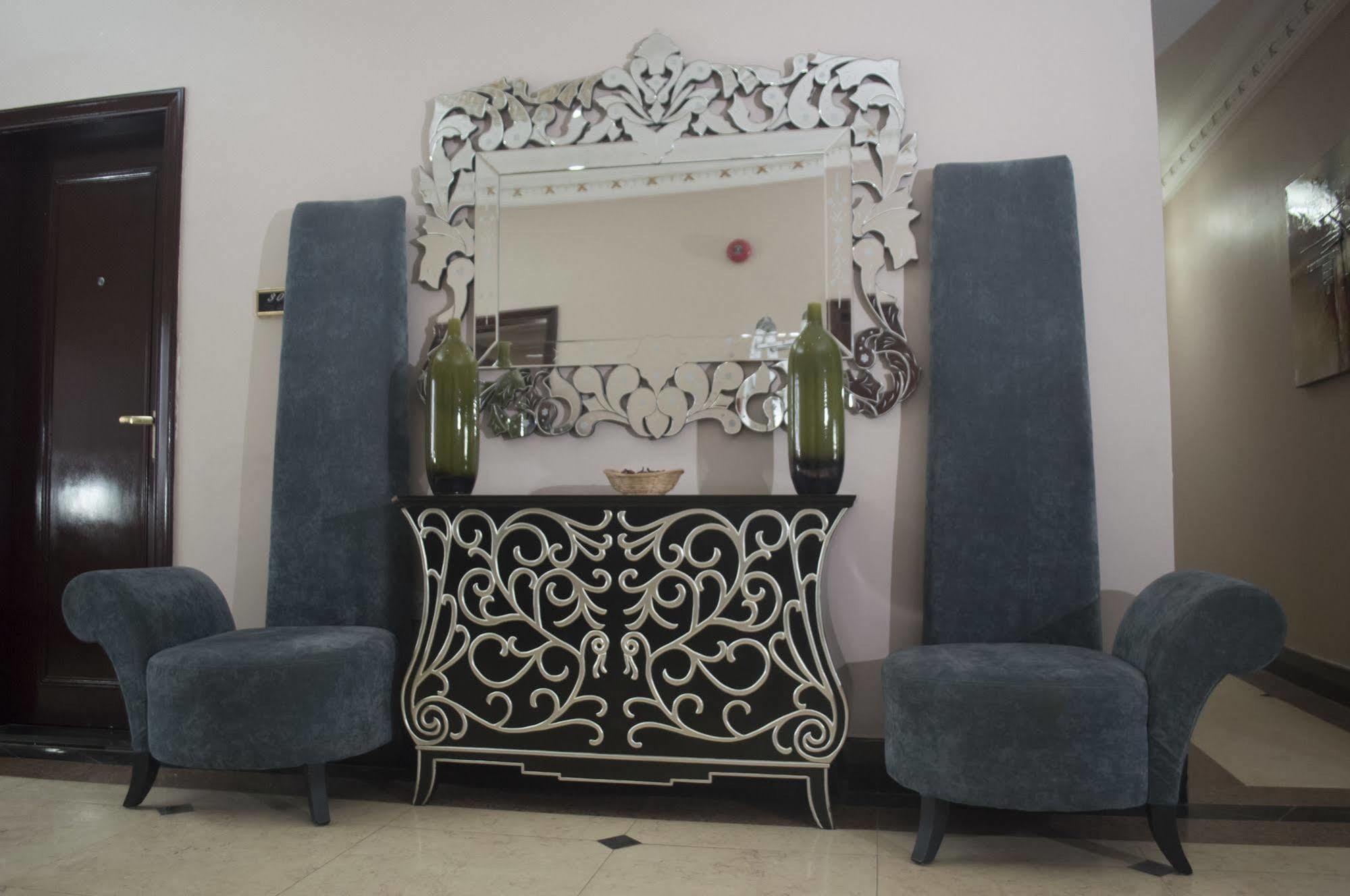 Grandbee Suites Ikeja Exterior foto